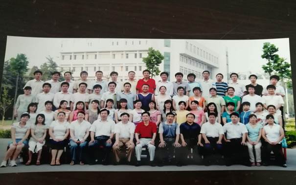 说明: C:\Users\Administrator\Desktop\校友会工作\校友会工作\世界杯体育官方网站历届校友照片\毕业照\27EA2F49B2FBAB700B7DCD6831187911.jpg