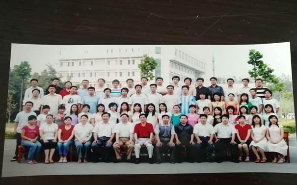 说明: C:\Users\Administrator\Desktop\校友会工作\校友会工作\世界杯体育官方网站历届校友照片\毕业照\56A25ECE083AB88ADA2B173FEA7AF35F.jpg