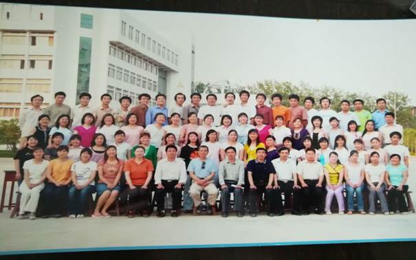 说明: C:\Users\Administrator\Desktop\校友会工作\校友会工作\世界杯体育官方网站历届校友照片\毕业照\535741248AEADE9C171555924DF376A6.jpg